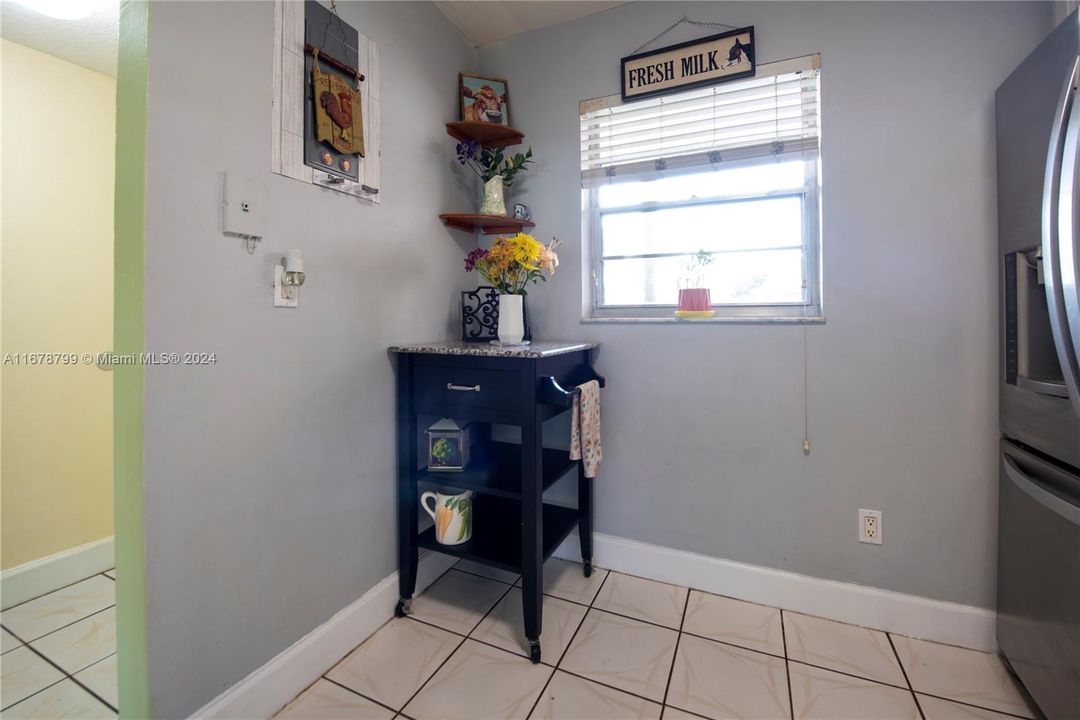 For Sale: $226,900 (2 beds, 2 baths, 1074 Square Feet)