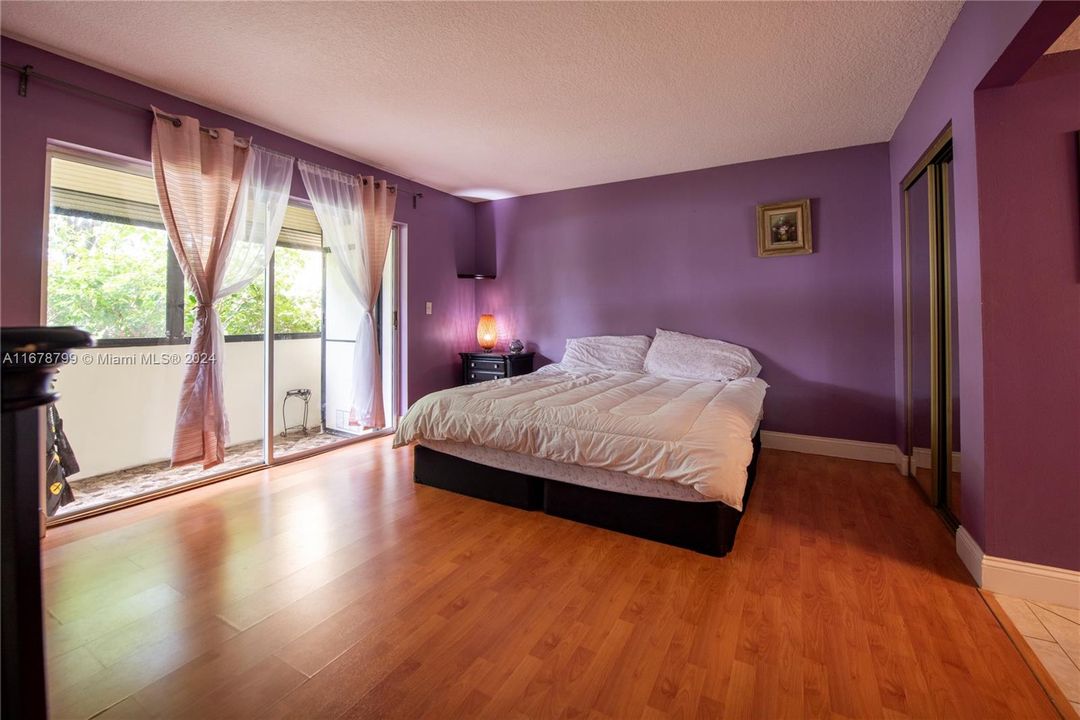 For Sale: $226,900 (2 beds, 2 baths, 1074 Square Feet)