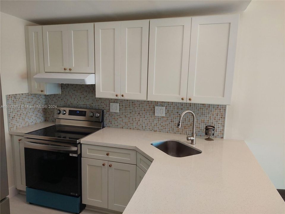 For Rent: $2,100 (1 beds, 1 baths, 680 Square Feet)