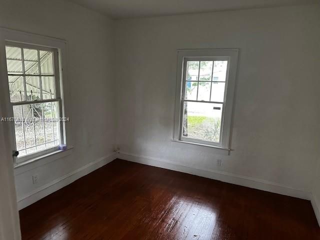 For Rent: $3,500 (2 beds, 1 baths, 980 Square Feet)