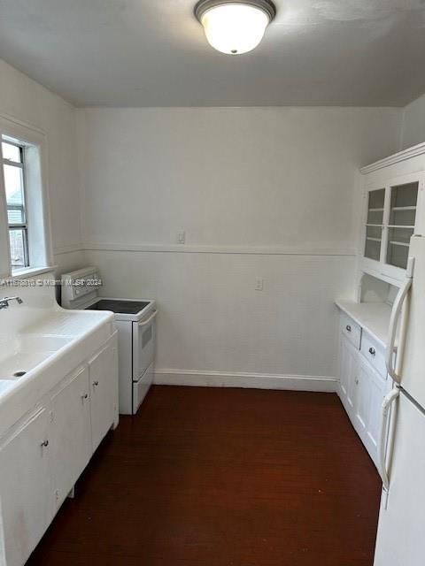 For Rent: $3,500 (2 beds, 1 baths, 980 Square Feet)