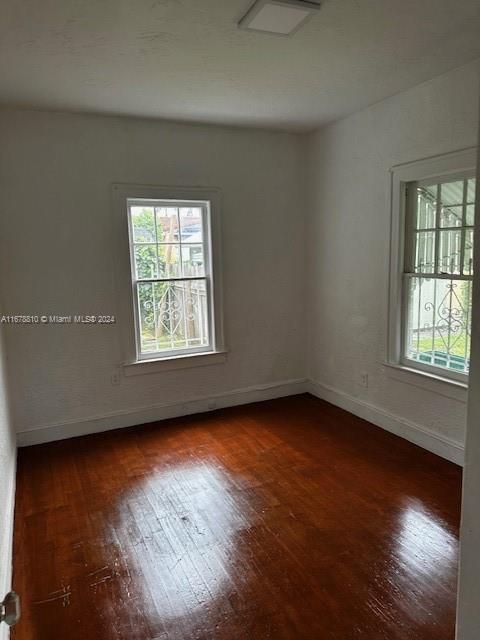 For Rent: $3,500 (2 beds, 1 baths, 980 Square Feet)