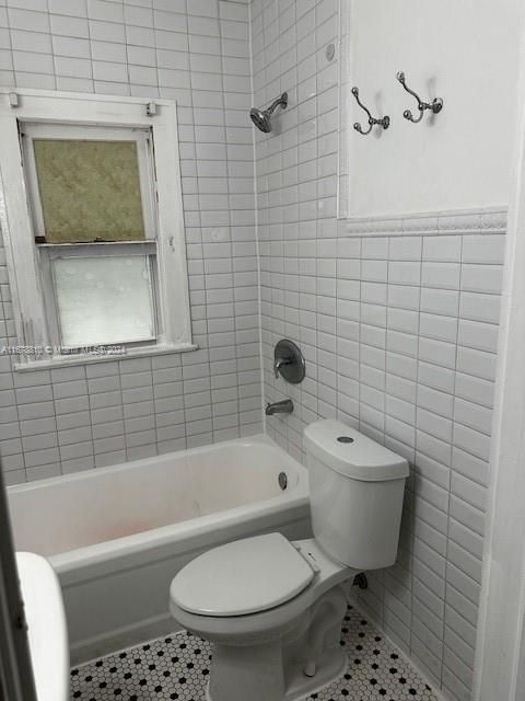 For Rent: $3,500 (2 beds, 1 baths, 980 Square Feet)