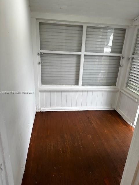 For Rent: $3,500 (2 beds, 1 baths, 980 Square Feet)