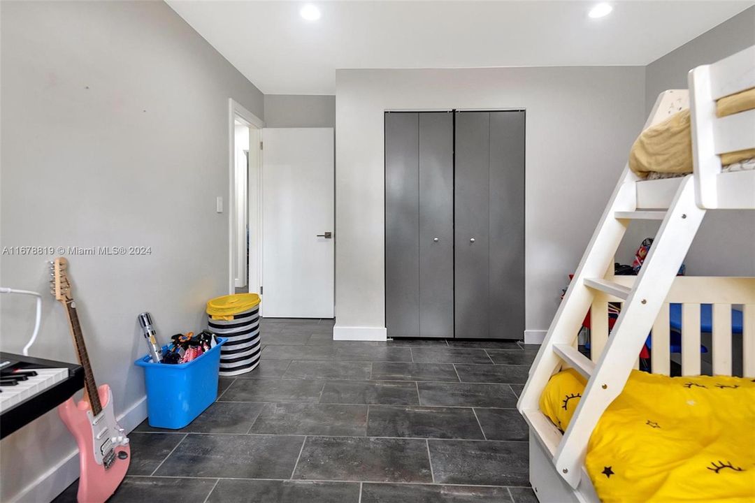 En Renta: $4,999 (3 camas, 2 baños, 1840 Pies cuadrados)