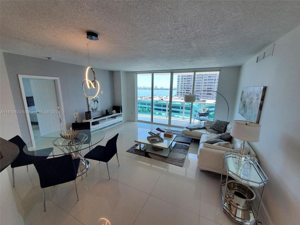 For Sale: $450,000 (2 beds, 2 baths, 1274 Square Feet)