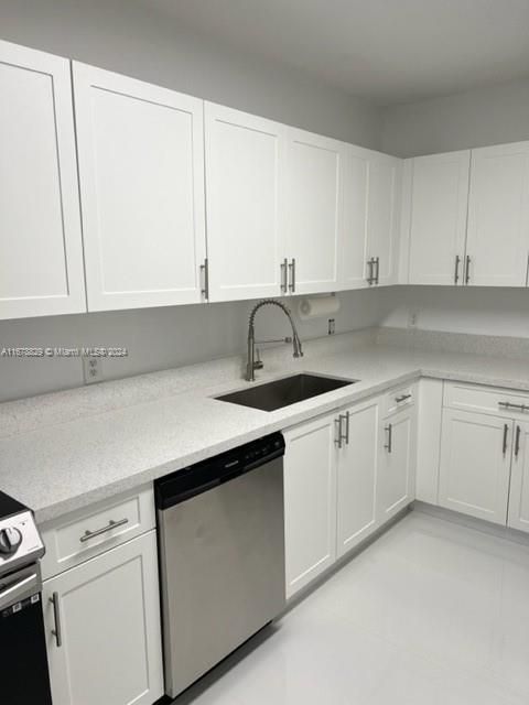 For Sale: $350,000 (1 beds, 1 baths, 921 Square Feet)