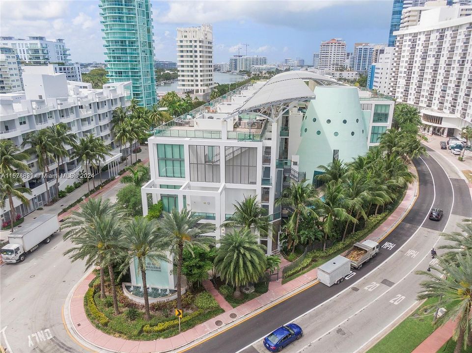 For Sale: $1,450,000 (3 beds, 3 baths, 2049 Square Feet)