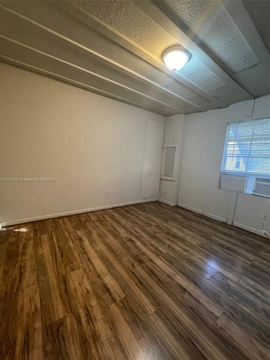 For Rent: $2,300 (4 beds, 2 baths, 1152 Square Feet)