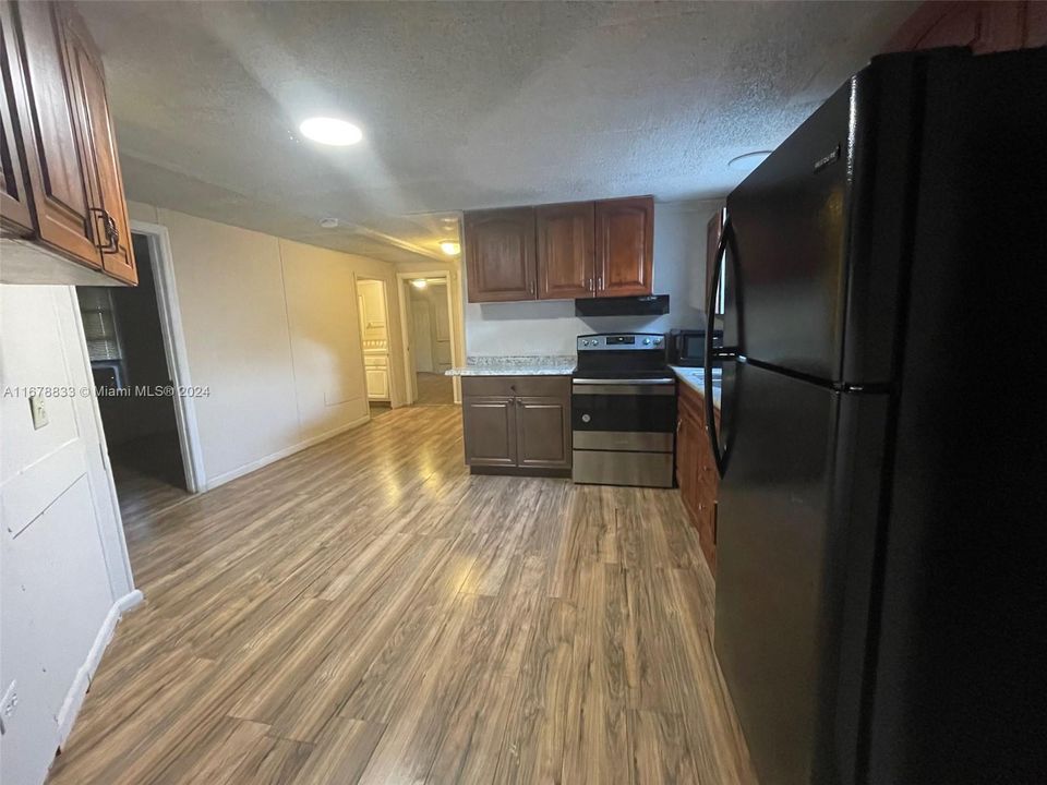 For Rent: $2,300 (4 beds, 2 baths, 1152 Square Feet)