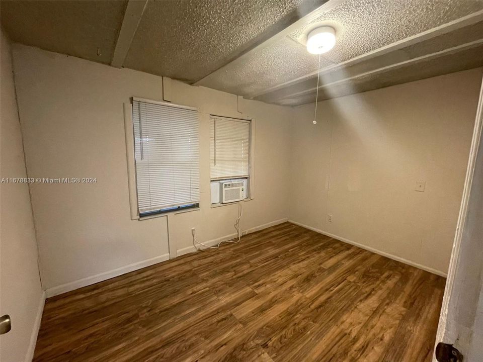 For Rent: $2,300 (4 beds, 2 baths, 1152 Square Feet)