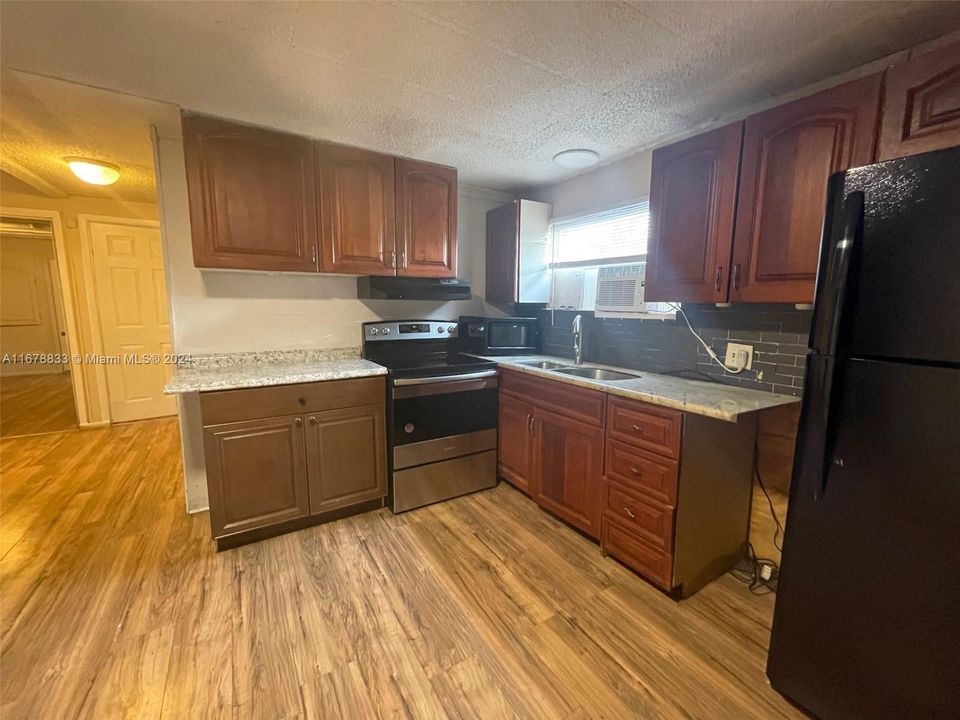 For Rent: $2,300 (4 beds, 2 baths, 1152 Square Feet)