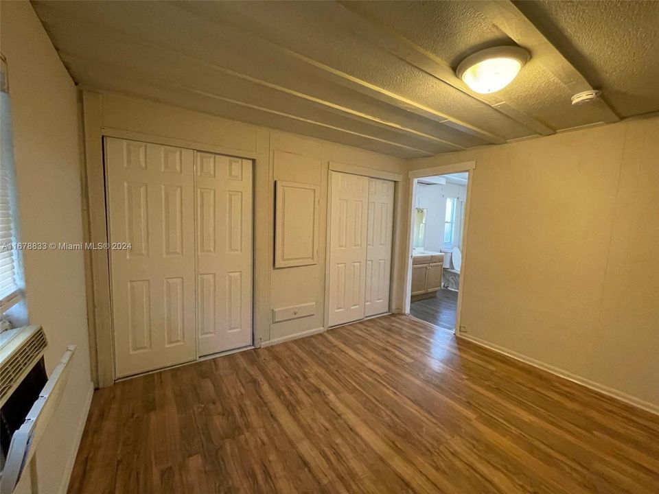 For Rent: $2,300 (4 beds, 2 baths, 1152 Square Feet)