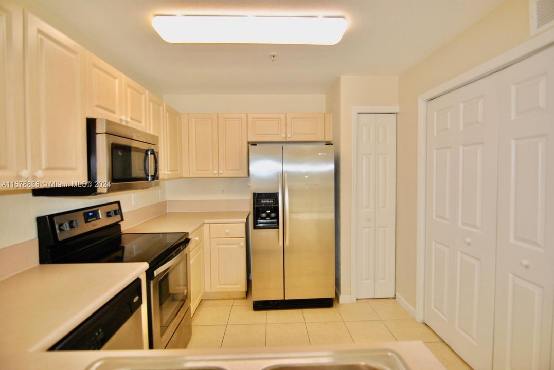 For Rent: $2,650 (2 beds, 2 baths, 1260 Square Feet)