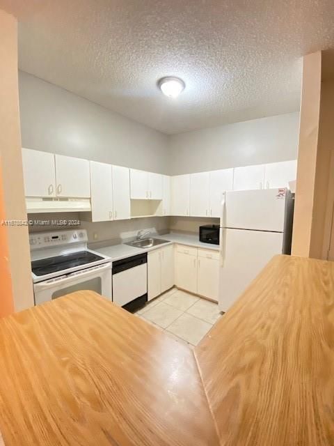 For Rent: $2,300 (2 beds, 2 baths, 870 Square Feet)