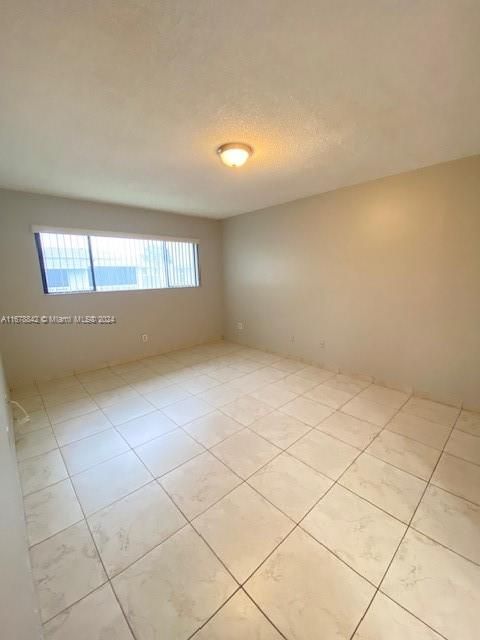 For Rent: $2,300 (2 beds, 2 baths, 870 Square Feet)