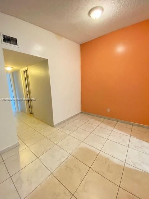 For Rent: $2,300 (2 beds, 2 baths, 870 Square Feet)