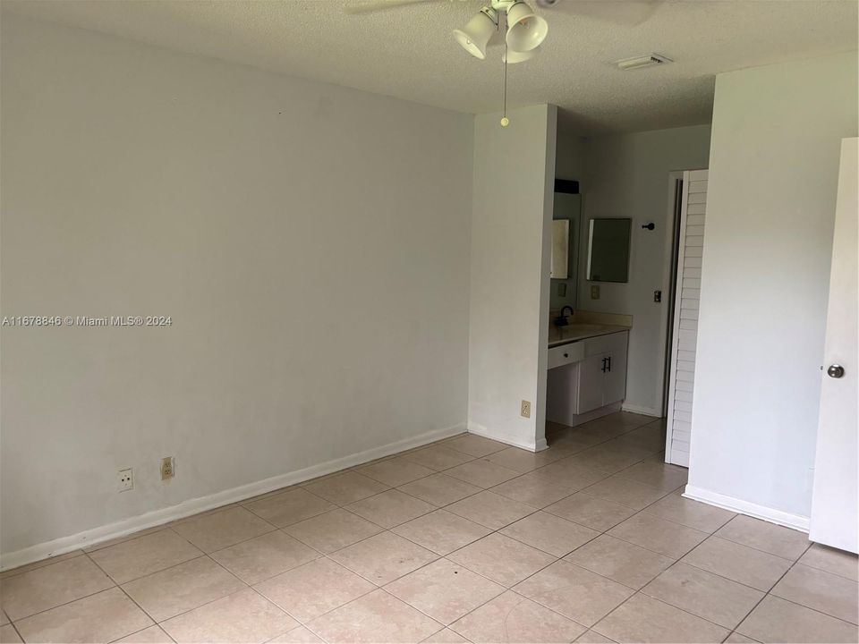 For Rent: $2,400 (2 beds, 2 baths, 1224 Square Feet)