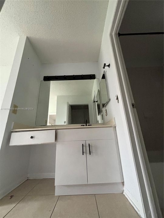 For Rent: $2,400 (2 beds, 2 baths, 1224 Square Feet)