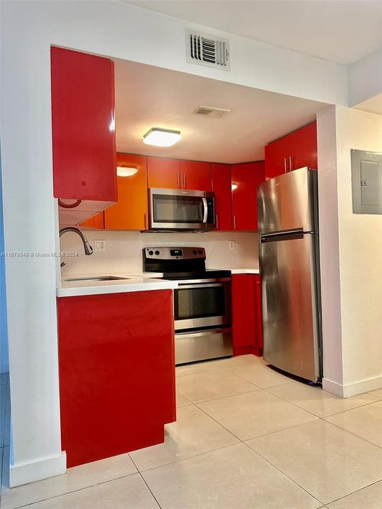 For Rent: $2,500 (2 beds, 2 baths, 845 Square Feet)