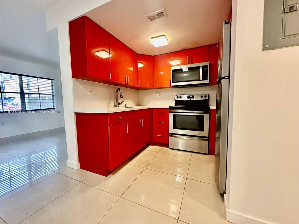 For Rent: $2,500 (2 beds, 2 baths, 845 Square Feet)