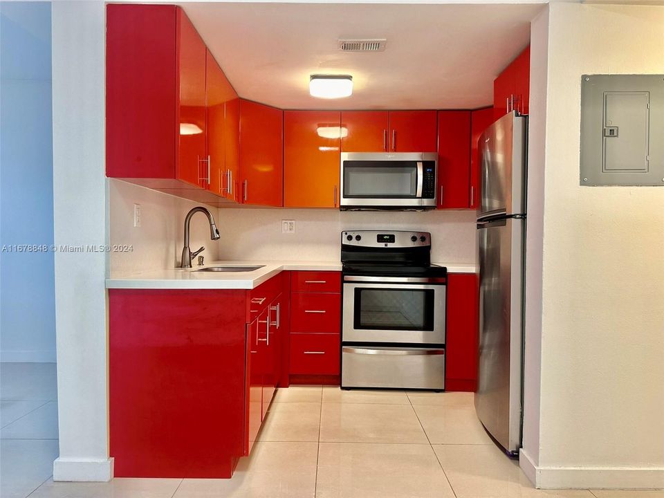 For Rent: $2,500 (2 beds, 2 baths, 845 Square Feet)