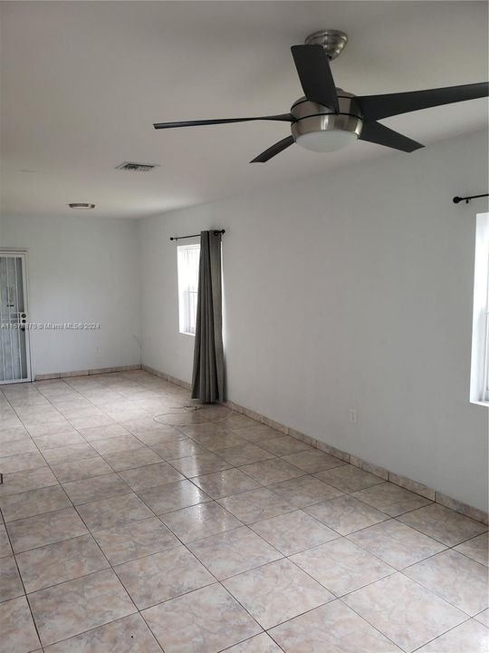 For Rent: $2,855 (4 beds, 2 baths, 1410 Square Feet)