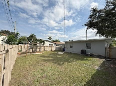 For Sale: $495,000 (3 beds, 2 baths, 1144 Square Feet)