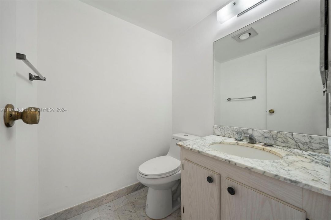 For Sale: $498,000 (1 beds, 1 baths, 1000 Square Feet)