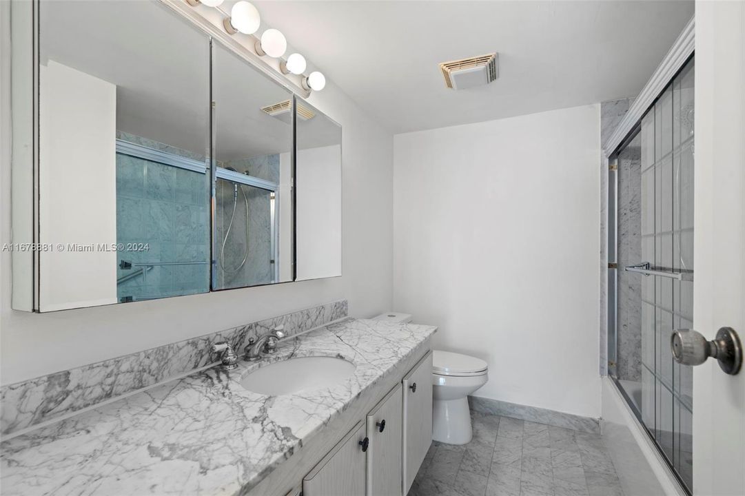 For Sale: $498,000 (1 beds, 1 baths, 1000 Square Feet)