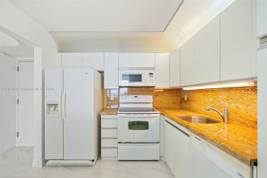 For Sale: $498,000 (1 beds, 1 baths, 1000 Square Feet)