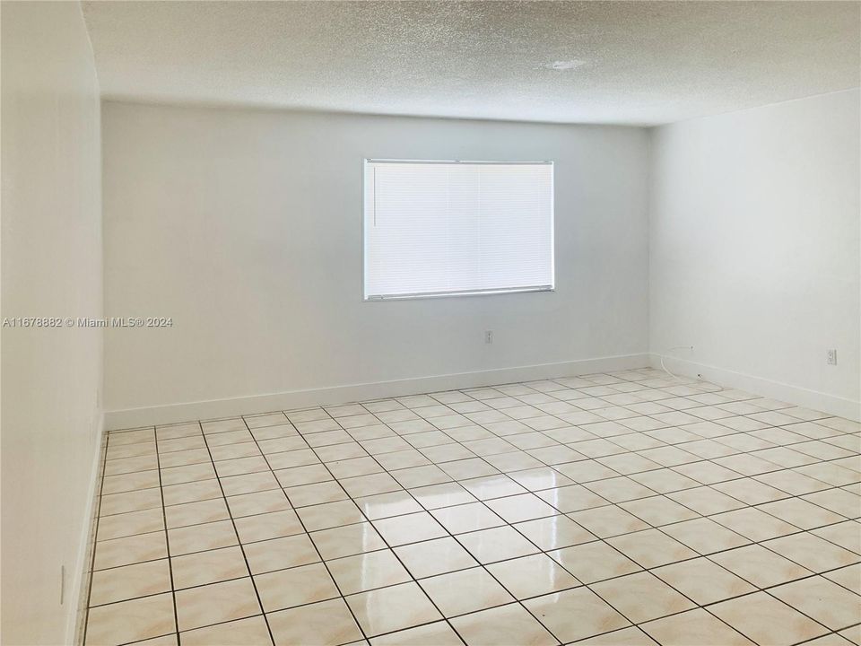 For Rent: $1,700 (1 beds, 1 baths, 543 Square Feet)