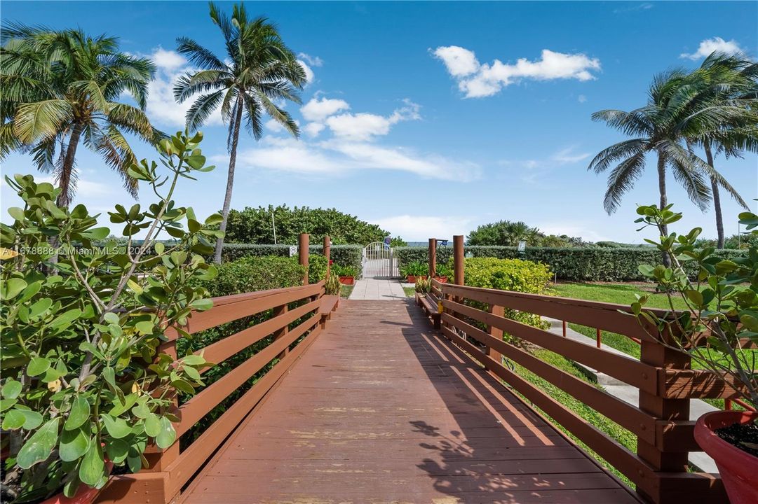 For Sale: $920,000 (3 beds, 3 baths, 1510 Square Feet)