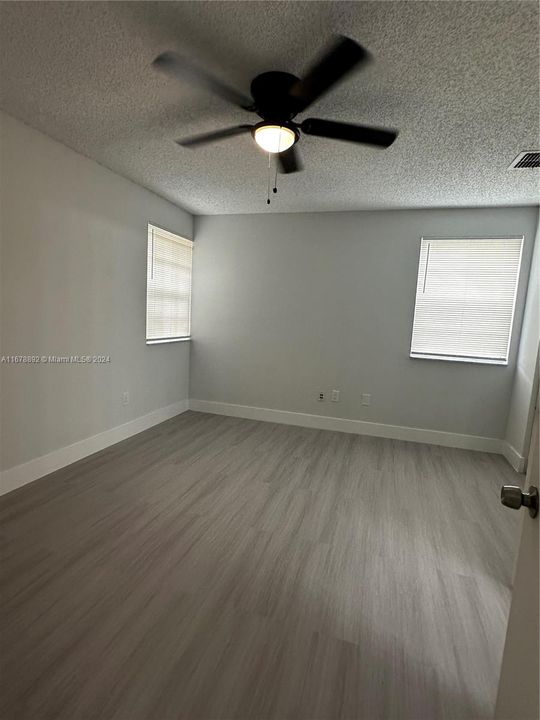 For Sale: $245,000 (1 beds, 1 baths, 735 Square Feet)