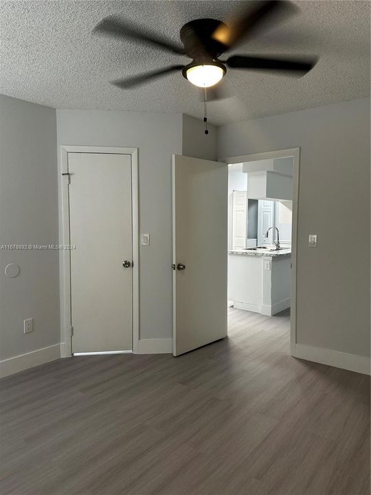 For Sale: $245,000 (1 beds, 1 baths, 735 Square Feet)