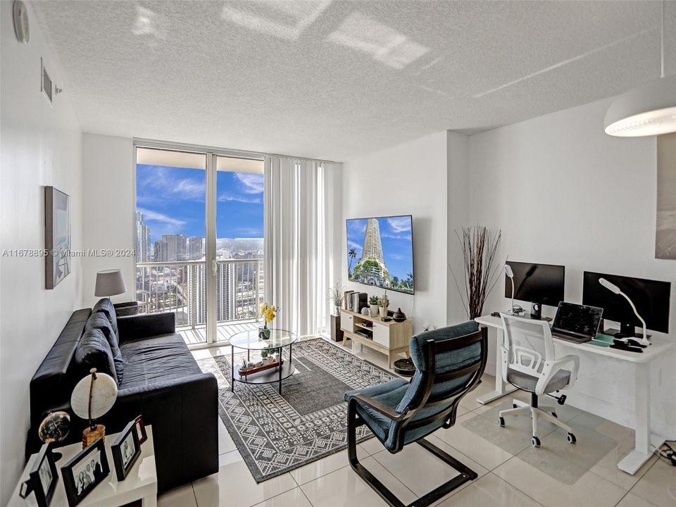 For Sale: $499,000 (1 beds, 1 baths, 791 Square Feet)