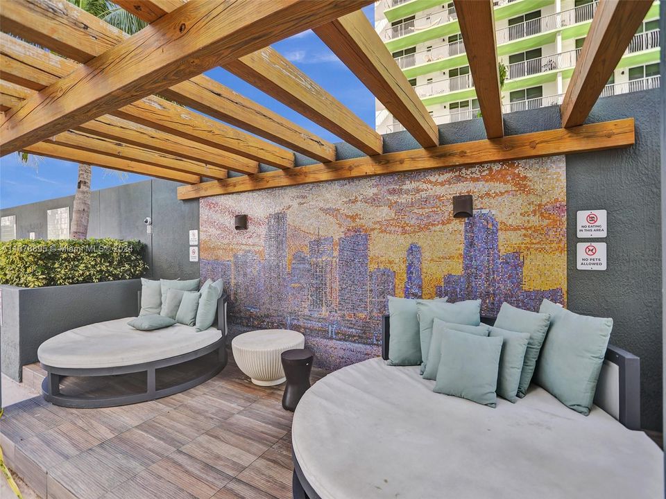 For Sale: $499,000 (1 beds, 1 baths, 791 Square Feet)