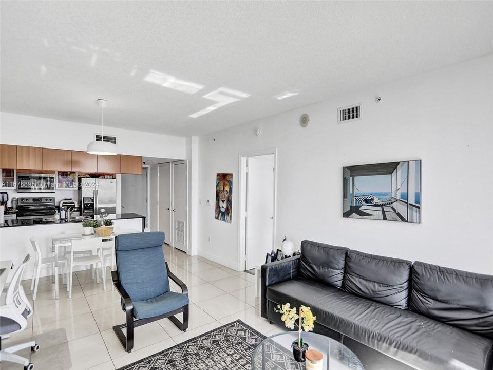 For Sale: $499,000 (1 beds, 1 baths, 791 Square Feet)