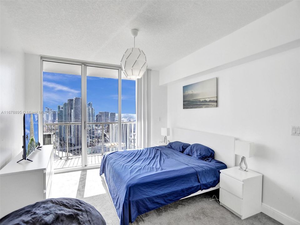 For Sale: $499,000 (1 beds, 1 baths, 791 Square Feet)