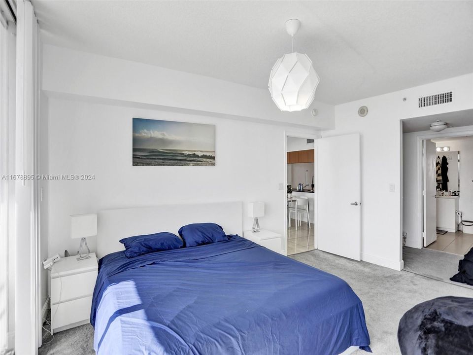 For Sale: $499,000 (1 beds, 1 baths, 791 Square Feet)