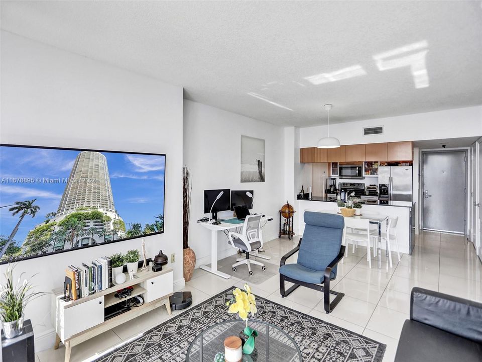 For Sale: $499,000 (1 beds, 1 baths, 791 Square Feet)