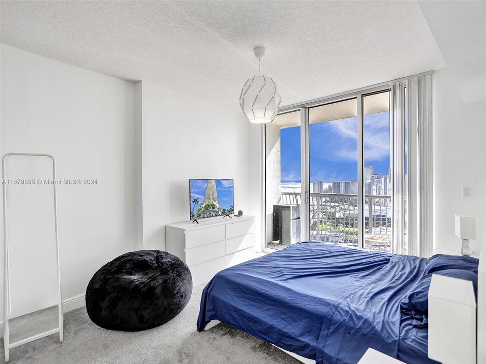 For Sale: $499,000 (1 beds, 1 baths, 791 Square Feet)