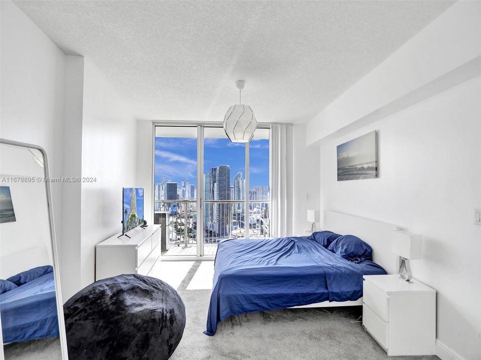 For Sale: $499,000 (1 beds, 1 baths, 791 Square Feet)