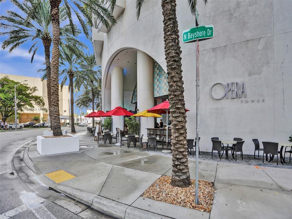 For Sale: $499,000 (1 beds, 1 baths, 791 Square Feet)