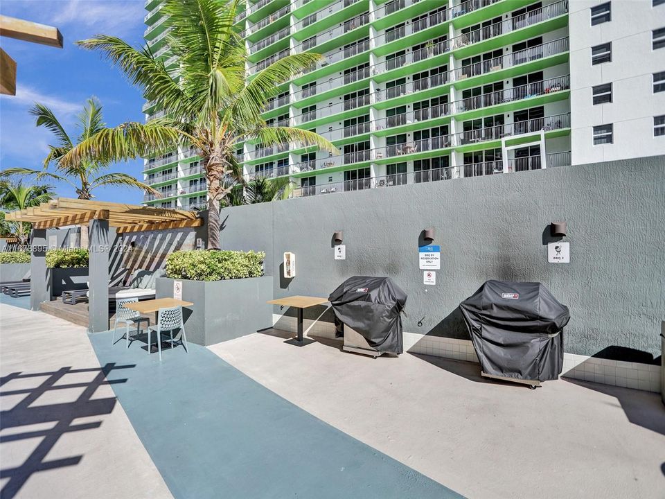 For Sale: $499,000 (1 beds, 1 baths, 791 Square Feet)