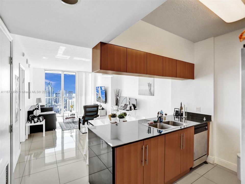 For Sale: $499,000 (1 beds, 1 baths, 791 Square Feet)