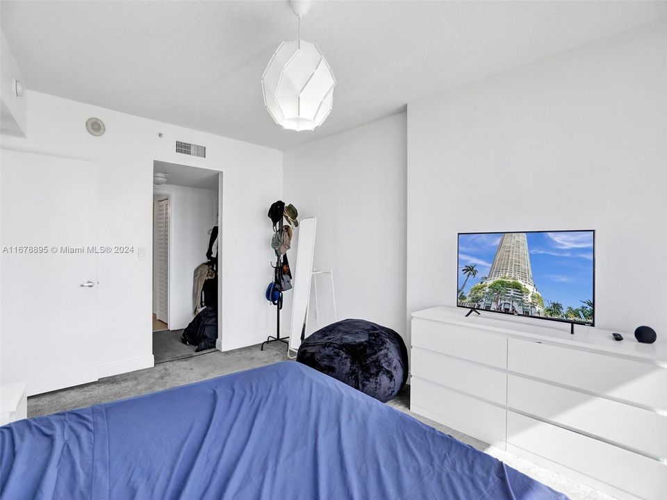 For Sale: $499,000 (1 beds, 1 baths, 791 Square Feet)