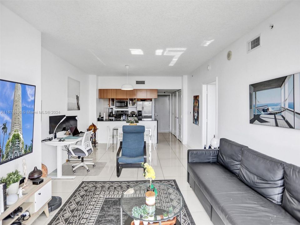 For Sale: $499,000 (1 beds, 1 baths, 791 Square Feet)