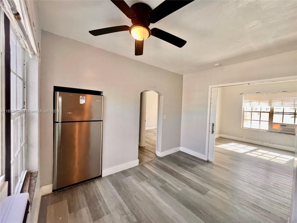 For Rent: $1,950 (2 beds, 1 baths, 850 Square Feet)