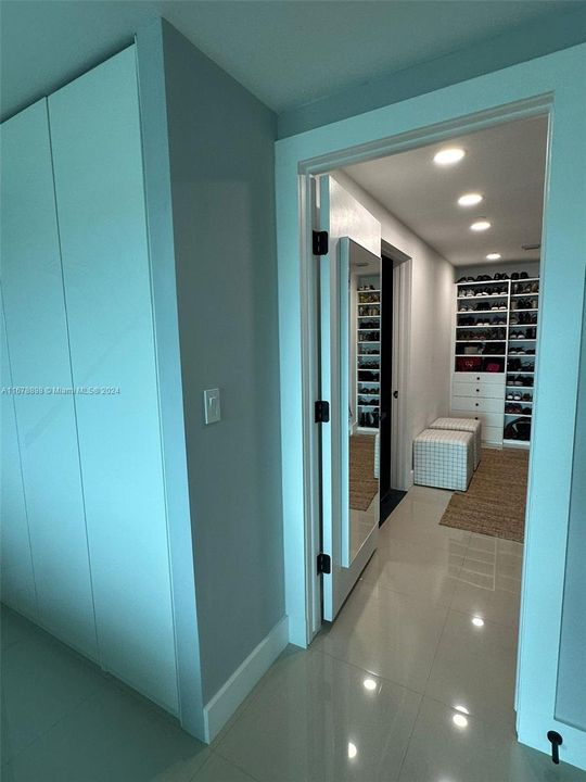 Master Suite Closet and Bathroom Entrance